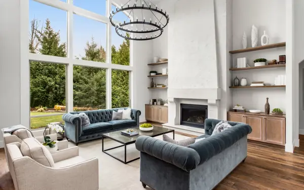 HOW TO TAKE PICTURES OF YOUR HOUSE TO SELL,Sarah Leonard