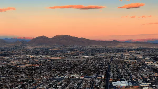 The Ultimate Guide to Living in Las Vegas: Beyond the Casinos,Sean Everett