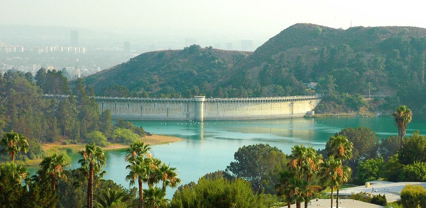 By Clinton Steeds from Los Angeles, USA - Lake Hollywood Reservoir, CC BY 2.0, https://commons.wikimedia.org/w/index.php?curid=6930927