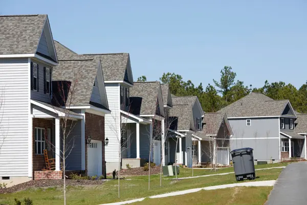 The Optimal Timing for Listing a Home According to Zillow's Shifting Trends,James Lynch