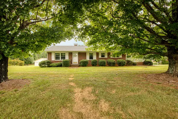 JUST LISTED! 795 Bethania-Rural Hall Road, Rural Hall,Southern Signature Properties