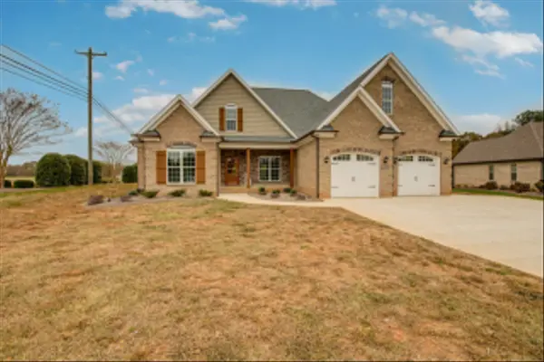 JUST LISTED! 109 Kapstone Crossing, Lexington,Southern Signature Properties