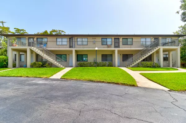 Affordable and Updated: A Perfect Starter Home or Investment Opportunity in South Daytona