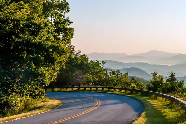 Scenic Drives & Motorcycle Routes in the Smoky Mountains,Ken Herod