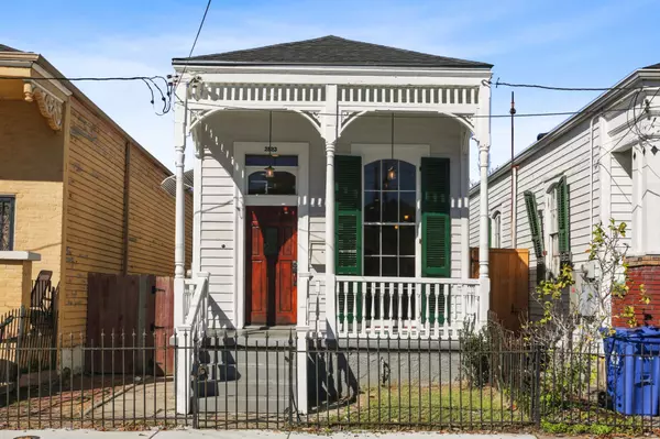 feature image of Discover the Charm and Modern Updates of 2823 BARONNE ST in New Orleans