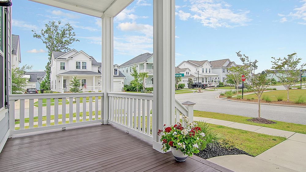 neighborhood view from front porch in carolina park mt pleasant sc