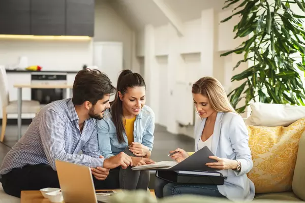 feature image of 5 Reason You Should Work With A Realtor