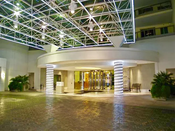 Turnberry Towers High Rise Condos