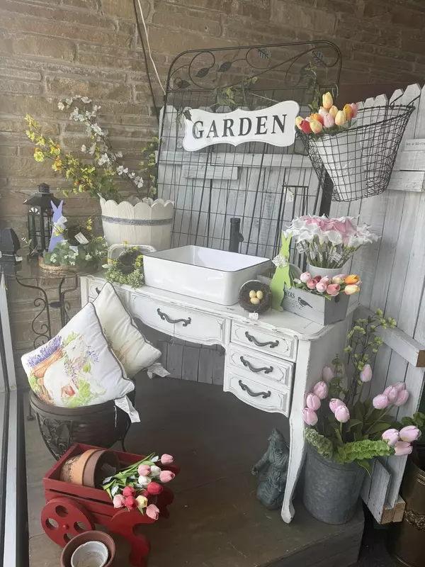 A Must-Visit Store: Vintage Vibes On Main Street