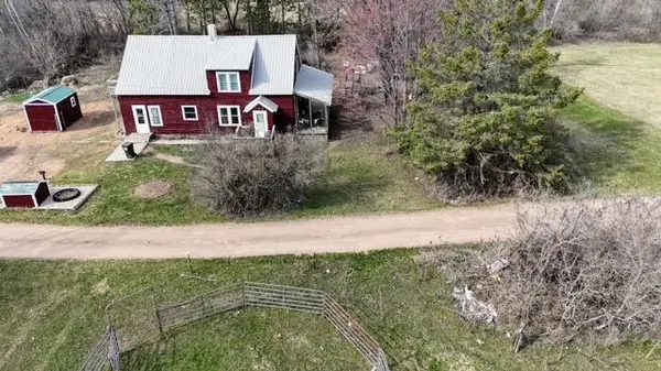 5BR/2BA Sandstone Acreage Property,Chuck Carstensen