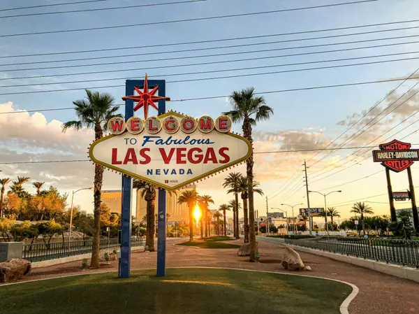 feature image of 10 Reasons Why People Move to Las Vegas