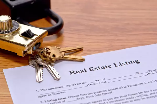 The Role of Real Estate Agents: Why Hiring a Professional is Essential When Selling