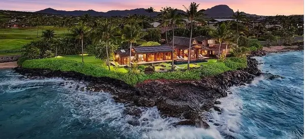 Surf’s Up! Oceanfront Kauai Property Designed by a Famed Seattle Architect Is a Dream,Mary And Stan Bell