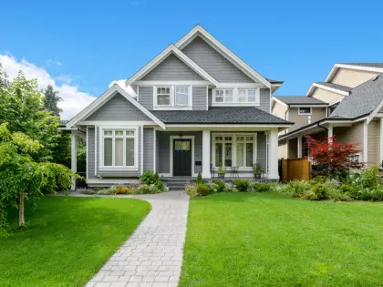 Springtime Selling: 8 Reasons to List Your House During the Blossoming Season