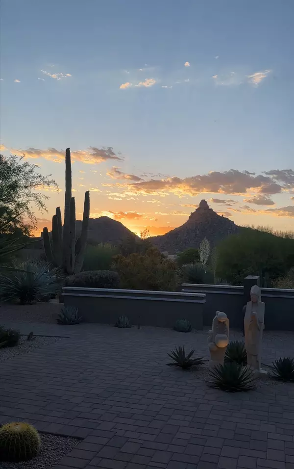feature image of Discover the Beauty of Troon in Scottsdale, Arizona