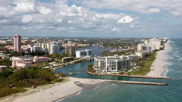 The Benefits of Downsizing to a Condo,Alex Mendel
