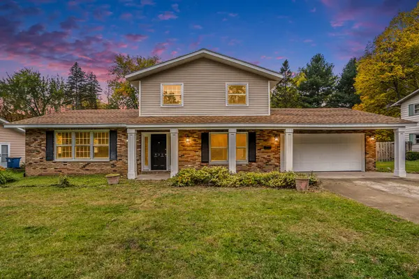 Move In To Your Perfect 4 Bedroom 2.5 bath Family Home: 832 Edgehill Place, Battle Creek MI 49015,Richard Stewart