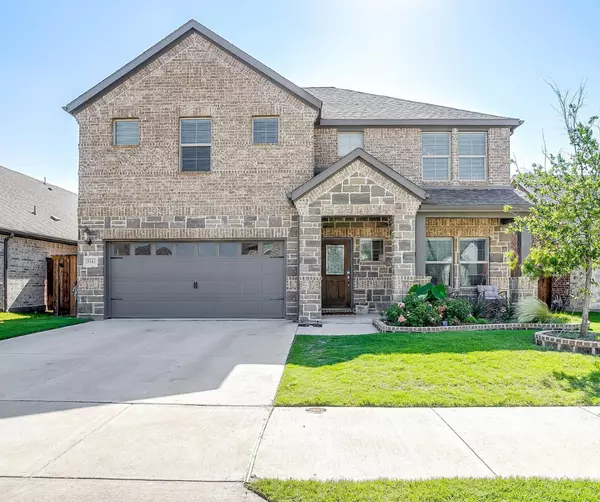 feature image of Discover Luxury and Convenience in this Stunning Fort Worth Home