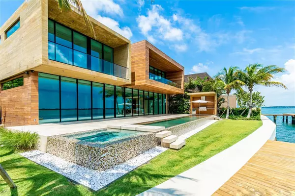 Waterfront-Homes-for-Sale-in-Miami-Beach