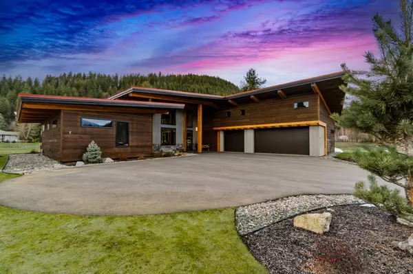 Luxury Living on the 13th Green: Discover the Ultimate Northwest Contemporary Masterpiece in Sandpoint, Idaho,Will Nicholson