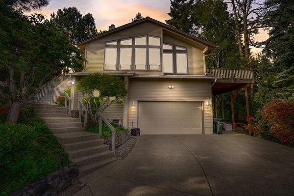 Luxurious Living with Panoramic Views: 1891 ROCKRIDGE DR, West Linn,Tony Apa