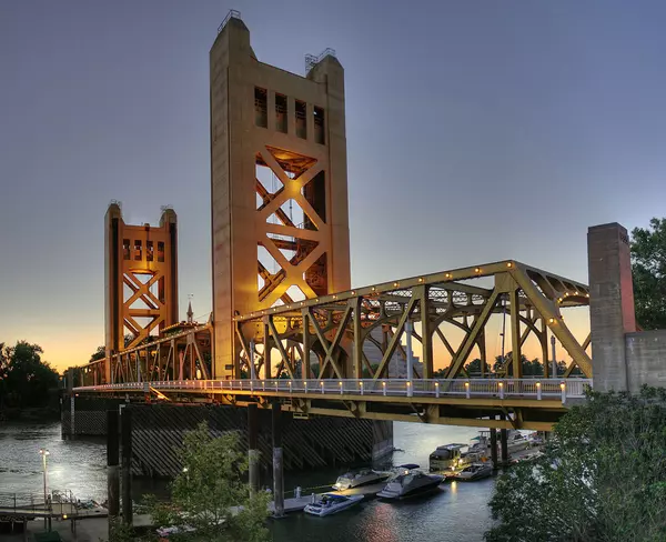 Tower_Bridge_Sacramento