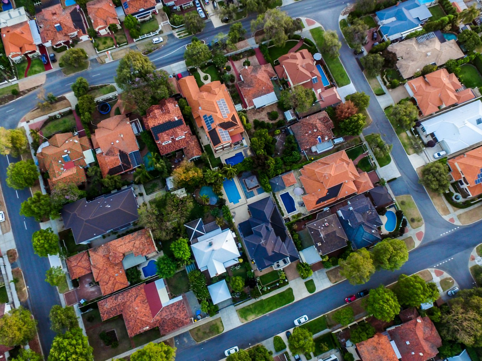 Canadian housing market affected by Bank of Canada interest rate cut, showing potential home buyers and sellers evaluating mortgage options and real estate trends in 2024