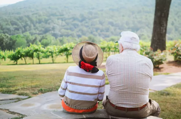 Downsizing experts, cost to sell house as seniors, seniors discount to sell house in Toronto, right time to sell seniors house 