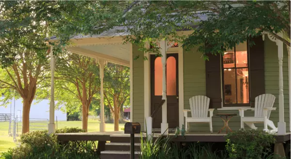 Selling Smart: Why a Real Estate Agent Makes All the Difference,Moises Salais