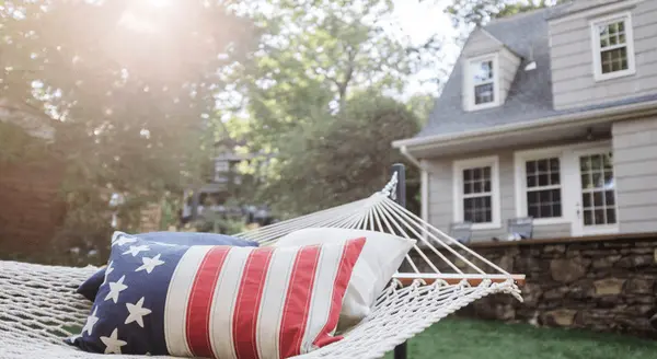 Do Elections Impact the Housing Market?,James Lynch