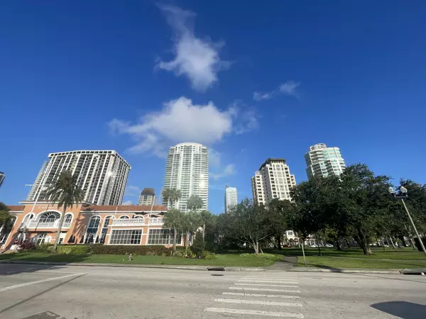 Discovering the Journey: From Lakewood Ranch to St. Petersburg, Florida,Adam Miller