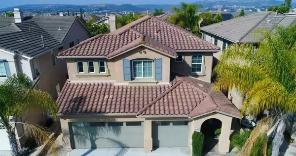 《距尔湾仅15分钟的San Joaquin Hills，性价比居然如此之高！$1.1M 警卫社区，双层挑高，三车库，私人泳池，应有尽有》（Exquisite Estate Home located in the prestigious guard-gated community of San Joaquin Hills）,Sam Mu