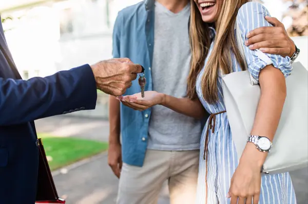 How Can a Buyer's Agent Assist You?,James Lynch