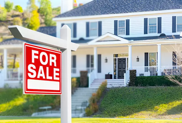 Navigating the Current Housing Market: Tips for Selling Your Home,Michelle Simmons