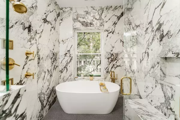 The Evolution of Luxury: Freestanding Soaking Tubs as Wellness Sanctuaries,Craig Hogan