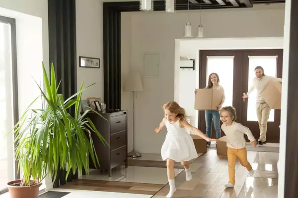 LUXURY REAL ESTATE,Parisa Samimi