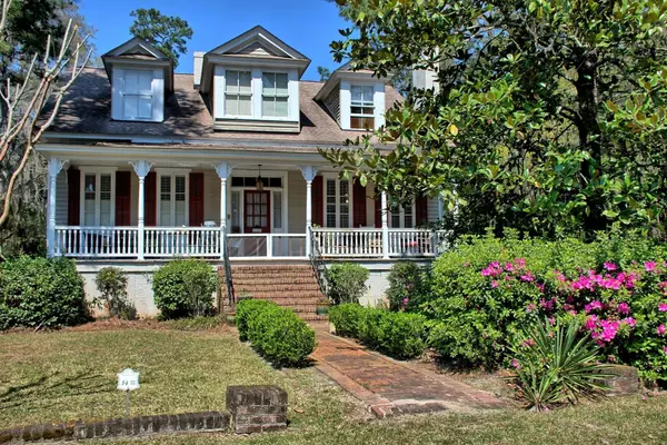 feature image of Embrace Southern Living: Experiencing the Historic District of Summerville, SC