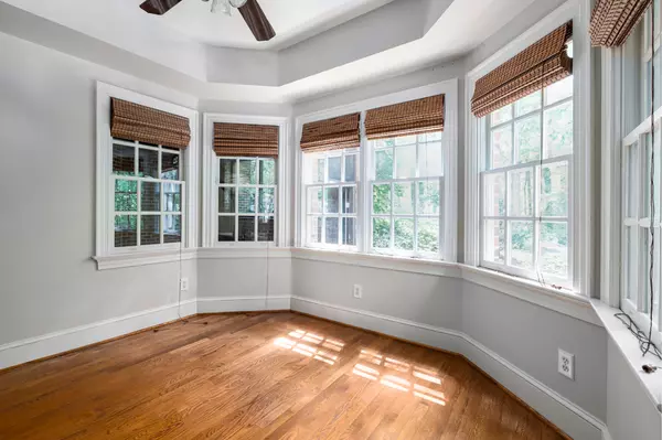 Maximize Daylight in Your Northeast Houston Home,Judy Hayes