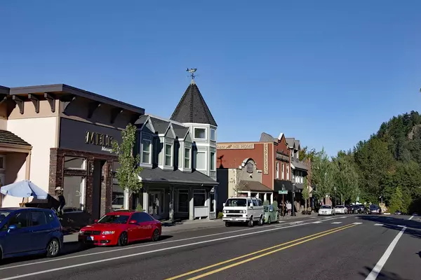 feature image of Troutdale, Oregon: Where Small-Town Charm Meets Big-City Access