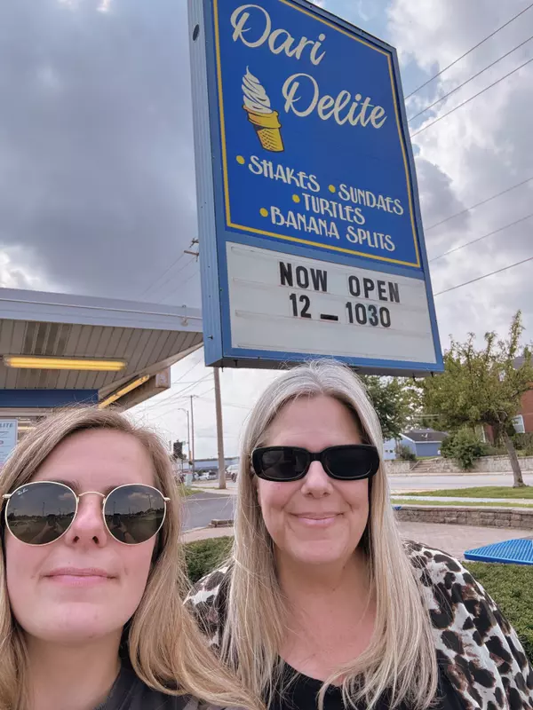 Young's Yum: Dari Delite,Sara Latta-Young