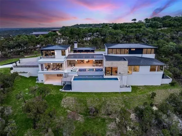 Luxury Living in Austin: A Guide to Upscale Neighborhoods and High-End Amenities