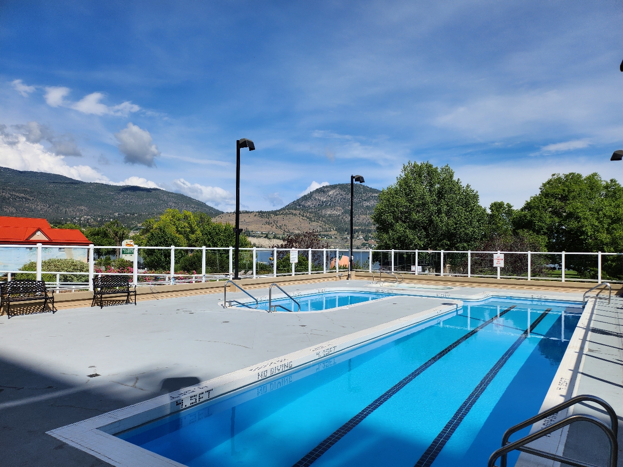 Lakeshore Towers, Outdoor Pool