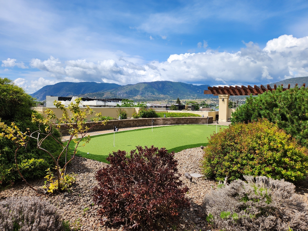 Putting Green at Lakeshore Towers