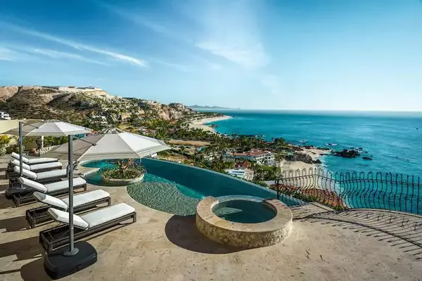 Resort or Airbnb? The Surprising Choice of Los Cabos Tourists!