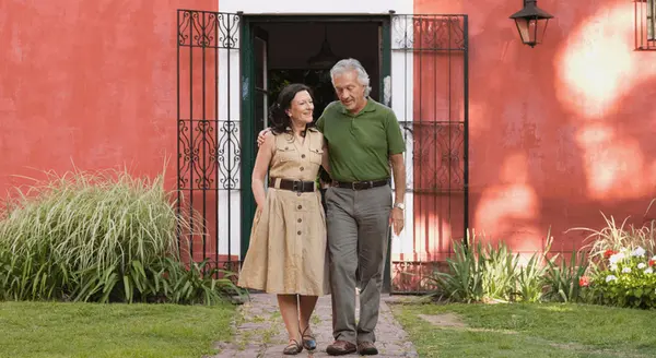 Renting vs. Selling: What's the Best Option for Your House?,James Lynch