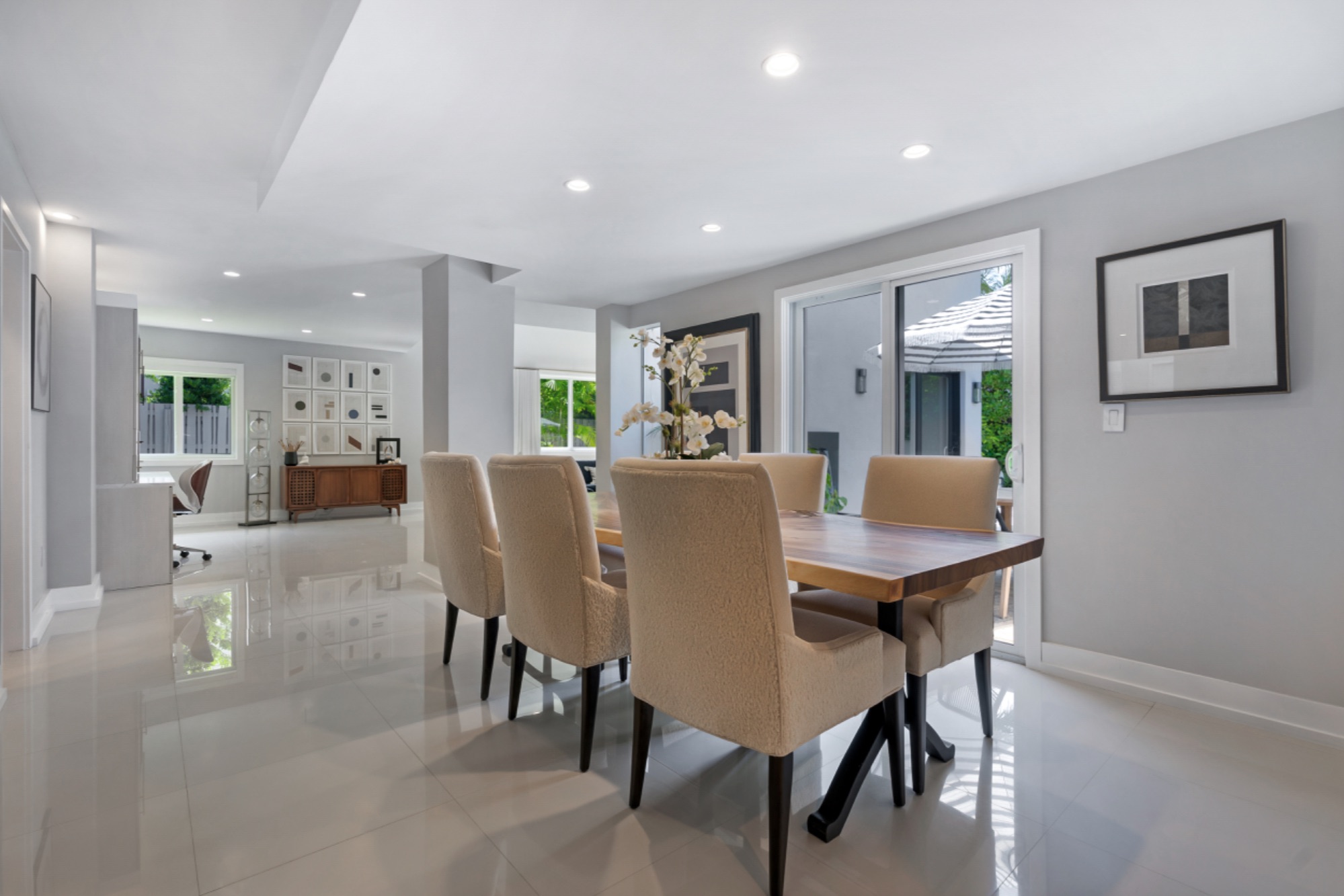 Dining Area of 34 Cayuga