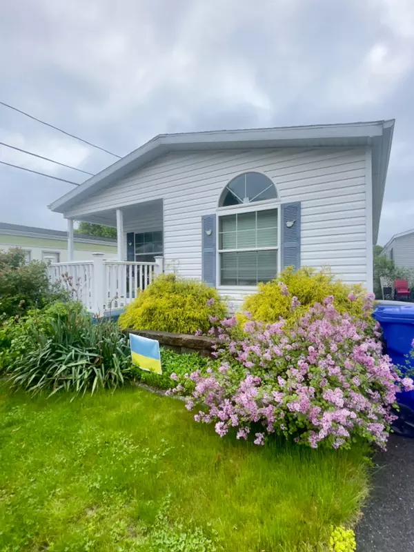 Charming Double-Wide Mobile Home for Sale in Meriden, CT: Affordable Comfort Awaits!