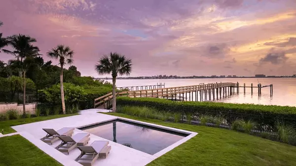 Discover Unparalleled Elegance at "The Seathrough House": A Sarasota Gem
