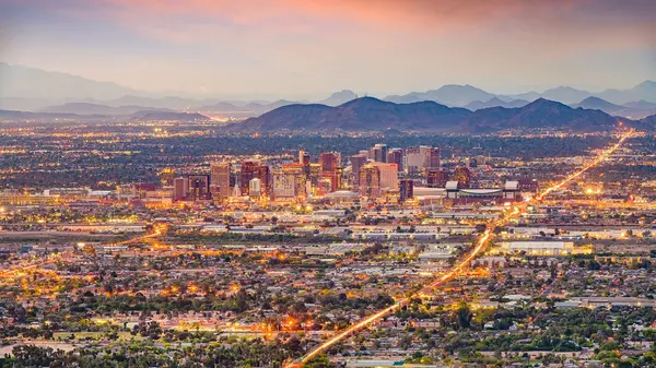 feature image of Why Phoenix, AZ is the Ideal Destination for Relocation in 2024