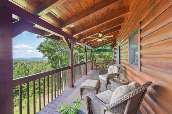 Ranch Mountain Homes in Dahlonega, GA,Gold Peach Realty